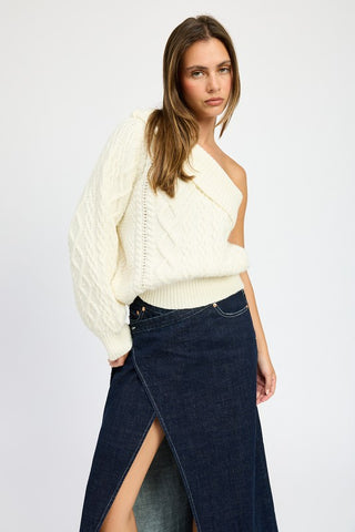 OVERSIZED ONE SHOULDER SWEATER